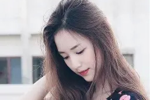 独家：某顶流男星被拍到深夜出入私人会所身边女伴身份引猜测——竟然是她？